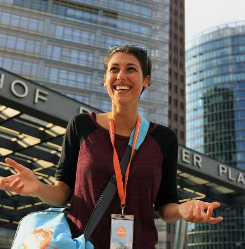 Vive Berlin Tours Guide von Vive Berlin Tours vor dem Hauptbahnhof